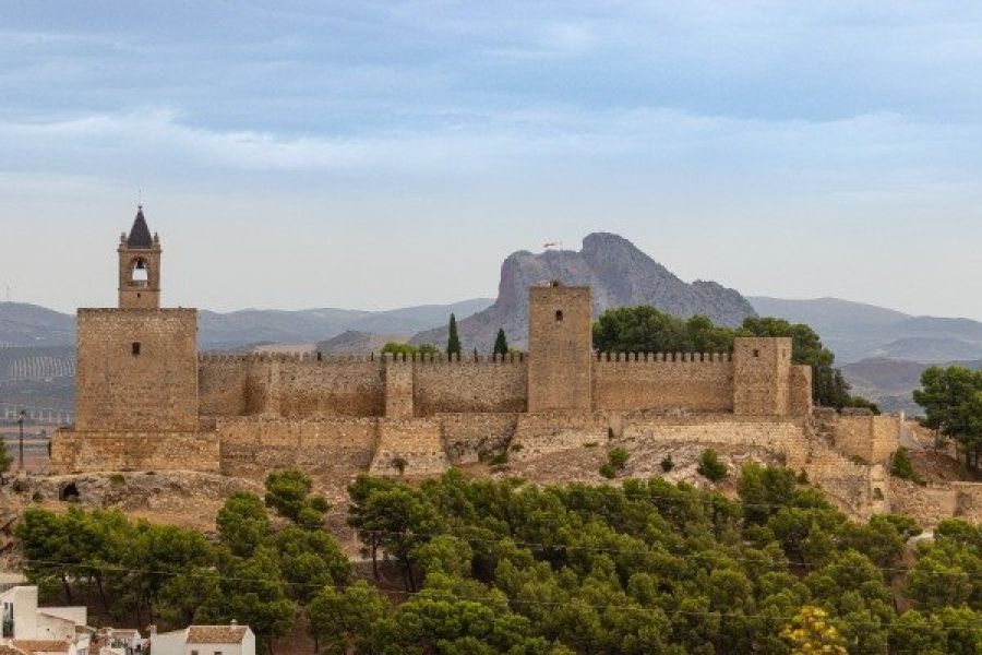 Fort van Antequera met Peña de los enamorados