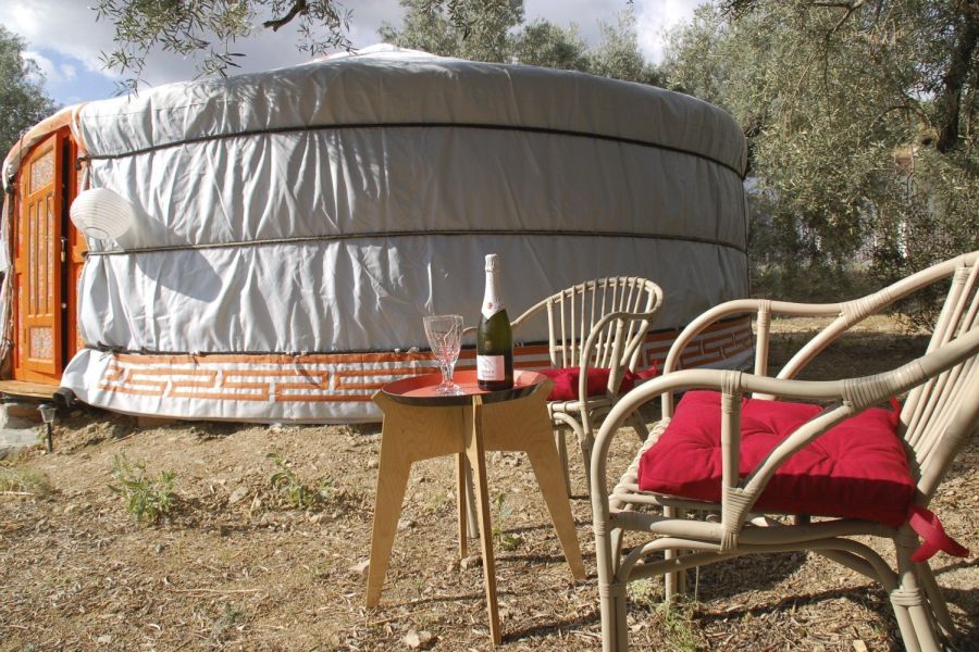 luxueus kamperen in een yurt