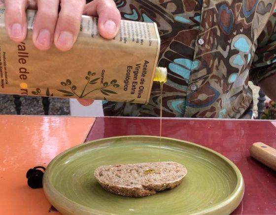 Lokale bio Andalusische olijfolie, rechtstreeks van Casa Valle de Oro