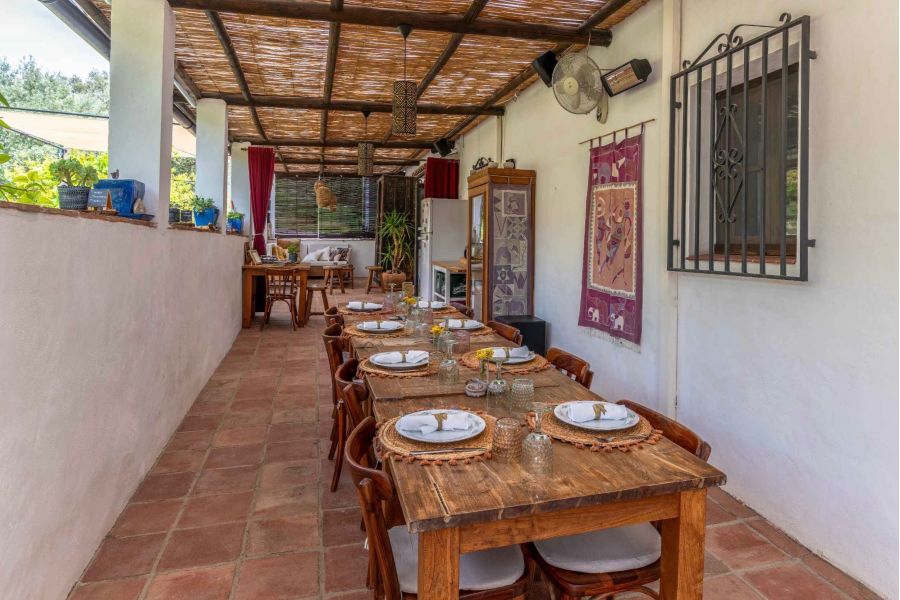 gastentafel met diner