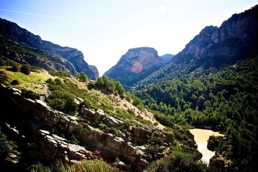de meren van Ardales, nabij El Chorro en Camino del Rey
