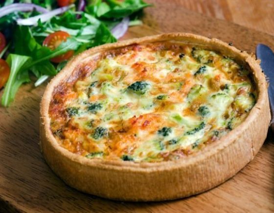 Huisgemaakte quiches geserveerd bij B&B Casa Valle de Oro