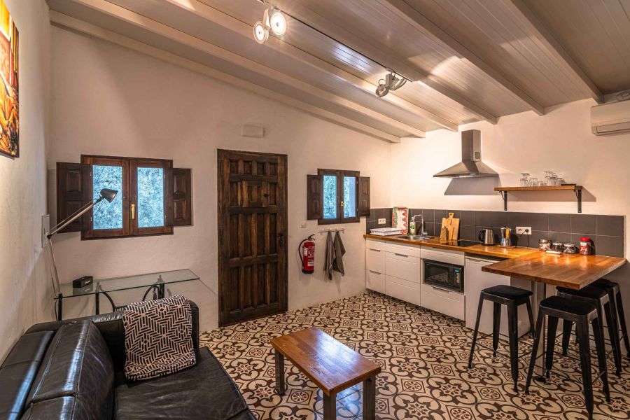 cuisine pratique avec salle à manger et salon