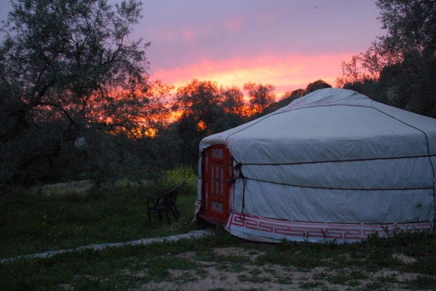 Avondzon bij de yurt op het terrein van Casa Valle de Oro