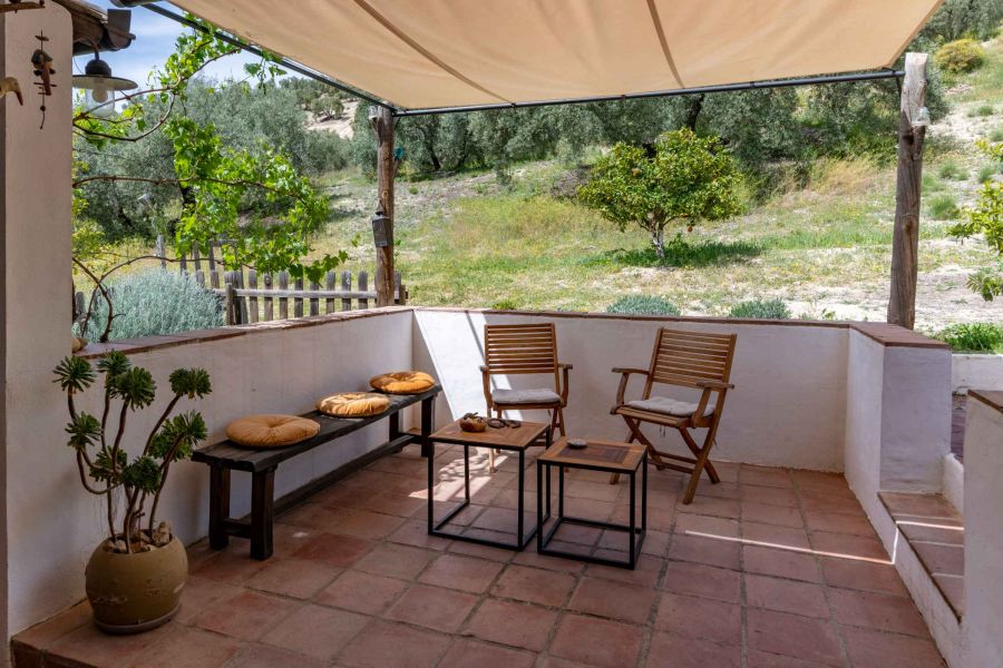 zithoekje met zicht op tuin