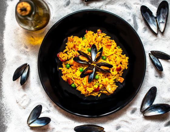 versbereide paëlla Valenciana